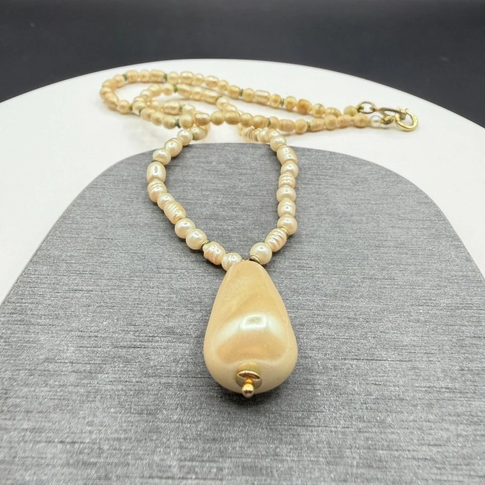 Baroque Style Pearl Necklace Cream Teardrop Pendant Gold Tone Clasp Jewelry